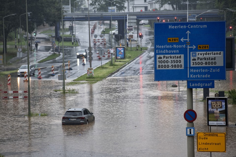 De snelweg A79 tussen Heerlen en Voerendaal liep tijdens het noodweer vorige maand onder water. 