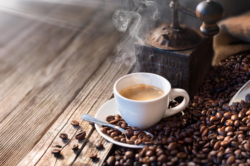 Bij koffie is het belangrijk om te weten waar je van houdt: fris, zurig of stevig en bitter? Ook de zetmethode bepaalt de smaak.