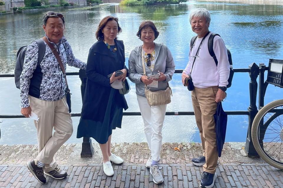 Hiroyuki  en Kumiko Komino en hun vrienden Shoichiro en Yumi Hasegawa uit Shiga Prefecture in Japan wonen donderdag het eerste concert van André Rieu op het Vrijthof bij. 