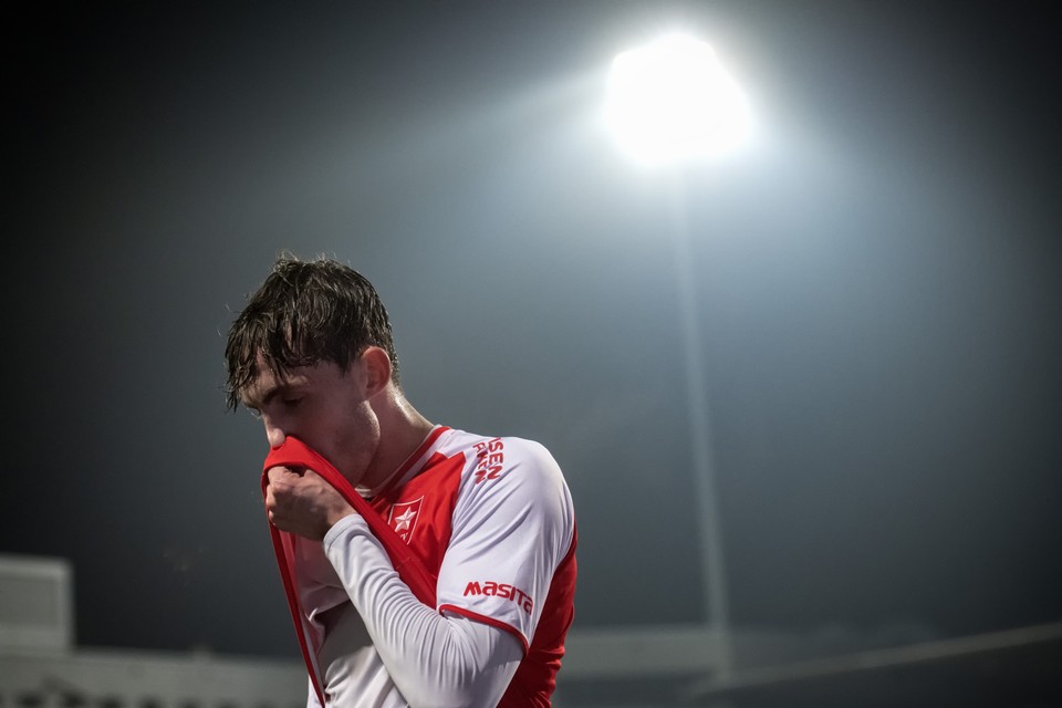 De gewisselde MVV’er Van Bommel is teleurgesteld.  