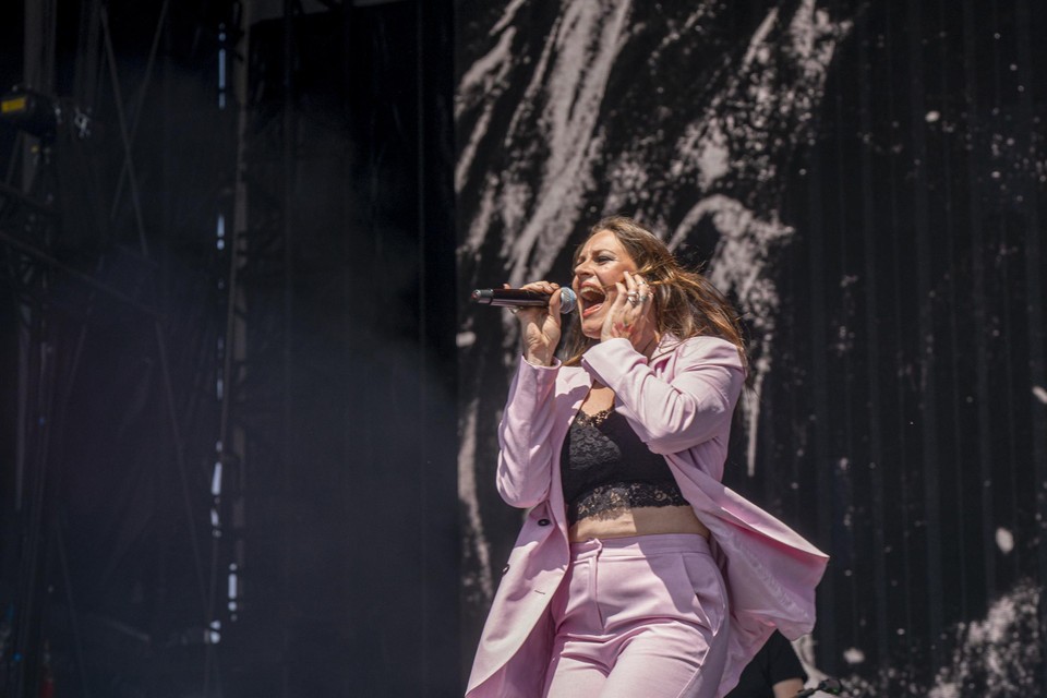 Floor Jansen tijdens haar solo-optreden op Pinkpop 2022.