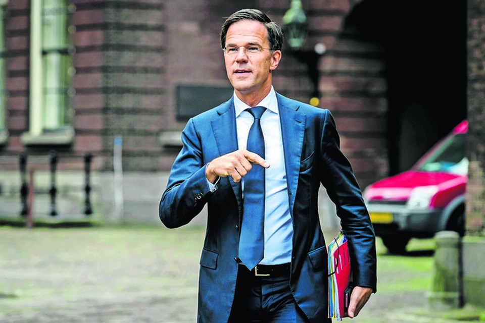 Mark Rutte (VVD) komt aan op het Binnenhof..