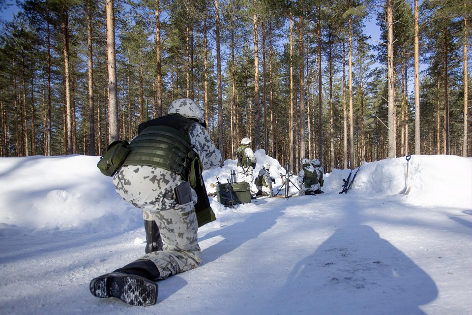 Reservisten van de Finse Karelia-brigade tijdens een oefening in maart nabij de Russische grens in zuidoost-Finland. 