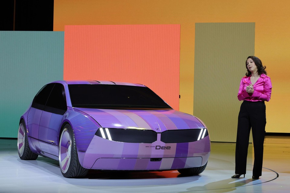 Op de techbeurs CES was een BMW te zien die van kleur kon veranderen als een kameleon.