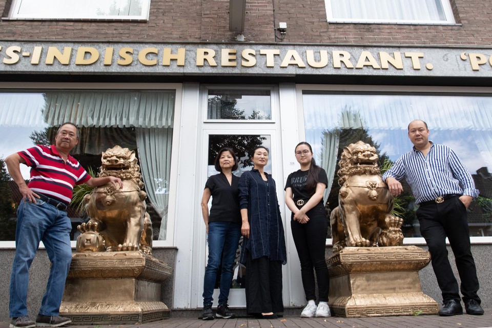 De oude uitbaters Sing en Wendy Chung dragen het restaurant over aan Ruizhen Qian, Christina Zhu en Xiao Qiu Chen. 