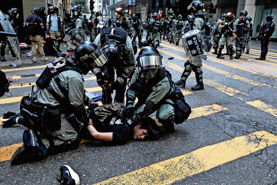 Het geweld tussen studenten en ordetroepen in Hongkong duurt voort. 