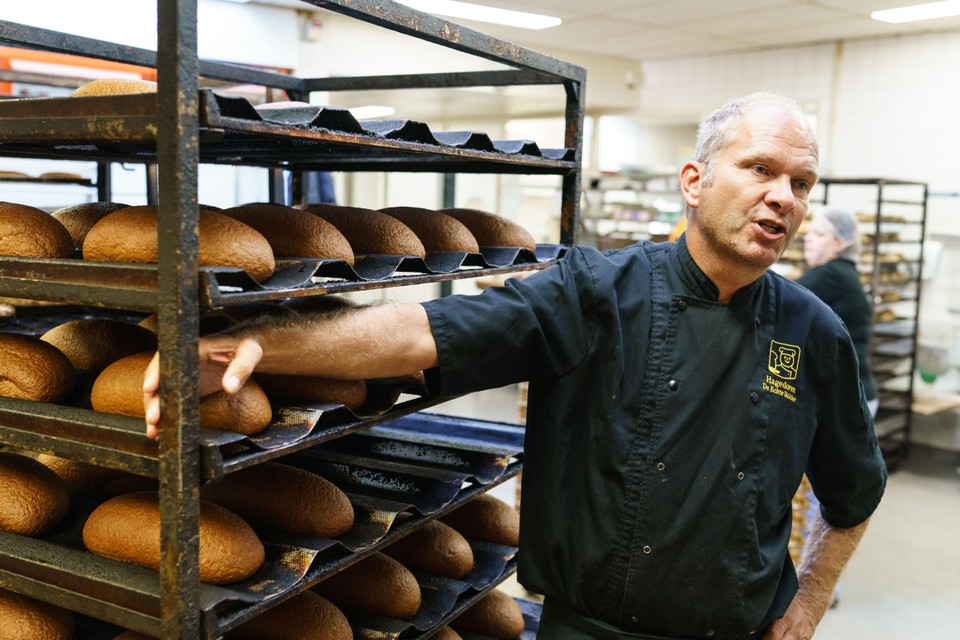 Ambachtelijk bakker Peter Hagedoren voorziet met de huidige energieprijzen een stille ramp in de wereld van het bakkersgilde. 