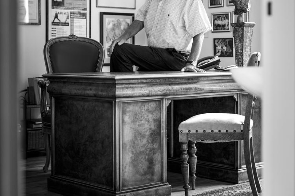 Huisarts Harry Lamers uit Roermond is 80 jaar en sinds kort ook professor geworden aan de universiteit in Oekraine. Hij houdt nog steeds praktijk aan huis. 