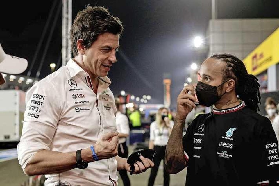 Toto Wolff is nog steeds van mening dat Lewis Hamilton op onterechte wijze de wereldtitel is misgelopen. 