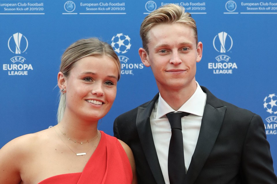 Frenkie de Jong met zijn vriendin Mikky. 