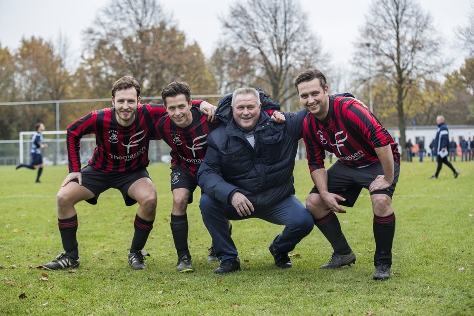 De FC Bemelen-familie Andriën met van links naar rechts: Kevin, Roy, Rob en Rim. 