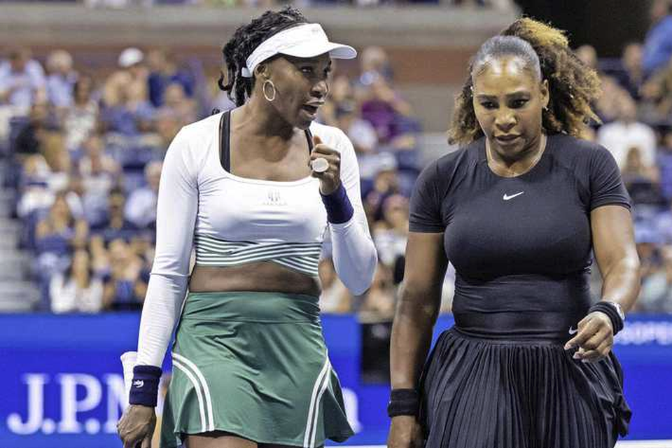 Voor Venus en Serena Williams zit het dubbeltoernooi er alweer op. 