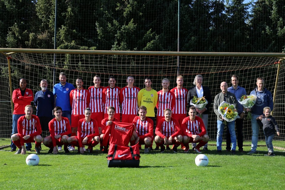 Het eerste elftal van VV Boekoel. 