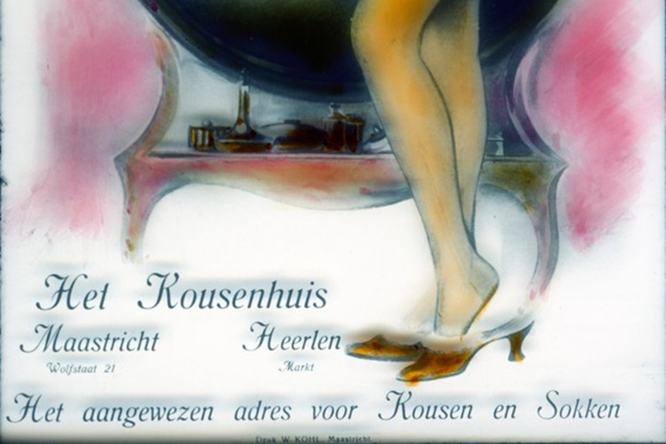 Een reclame afbeelding van het Kousenhuis in de jaren twintig.