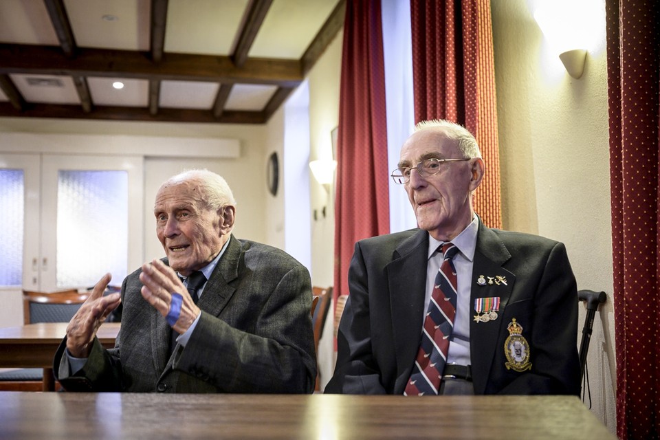 Walter Rehling (links) en Jack Cook hechten er grote waarde aan om te gast te mogen zijn tijdens de veteranenweek in Leudal. 