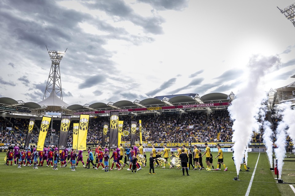 De deelname vóór Roda - VVV, ook toen bleef het bezoekende gedeelte leeg.