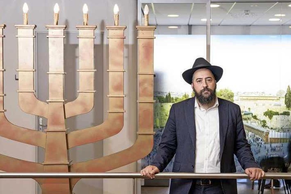 Rabbijn Mendel Cohen kan niet terug naar Marioepol zolang de Russen de stad bezetten: „Ik pas ervoor om als propagandamiddel te dienen voor de Russen.” 
