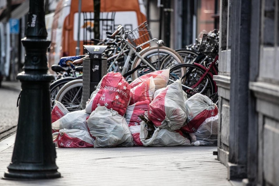 Restzakken op straat, een hardnekkig Maastrichts binnenstadsprobleem.  