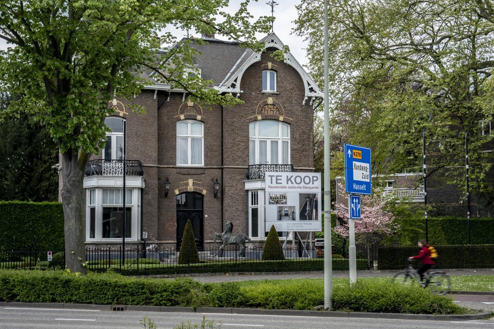 Het hoofdkantoor van het vastgoedbedrijf van Ben V. in Maastricht staat te koop.