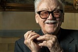 thumbnail: Jean Baptiste Frédéric Isidor baron Thielemans, of beter Toots Thielemans, was een Belgisch jazzmuzikant en componist, die behalve als gitarist en mondharmonicaspeler ook bekendheid verwierf als virtuoos fluiter. Hij was de bekendste mondharmonicaspeler ter wereld. Hij maakte onder andere ook muziek voor de tv-serie Baantjer. Toots Thielemans overleed op 22 augustus.