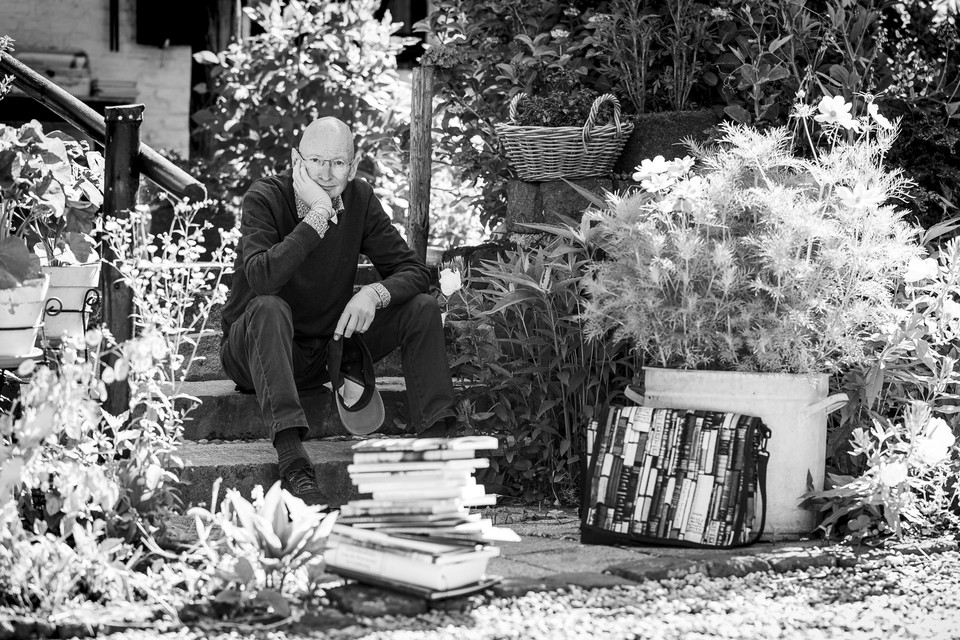 Peter Winkels, in zijn tuin.  
