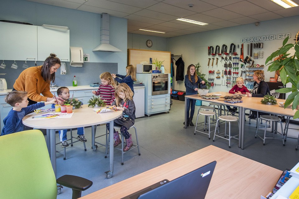 Beeld uit 2021 van een unit van De School in Maasbree waar de basisschool inmiddels uit is gegroeid.