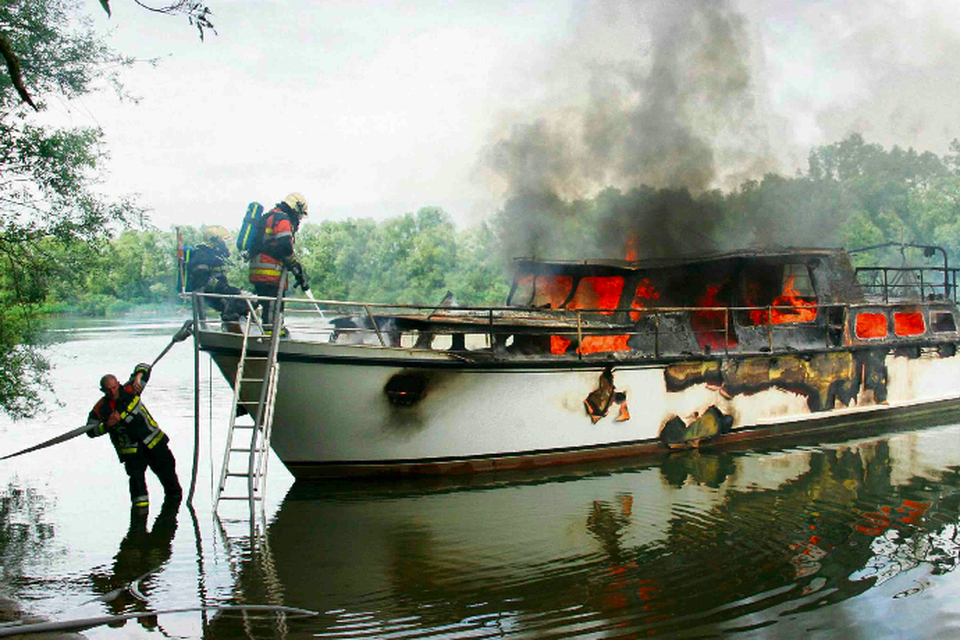 In 2010 zag een Heijens echtpaar zijn jacht in vlammen opgaan. Het schip was toen 30 jaar oud. Een oorzaak kon niet worden vastgesteld, al is dat in de meeste gevallen kortsluiting. 