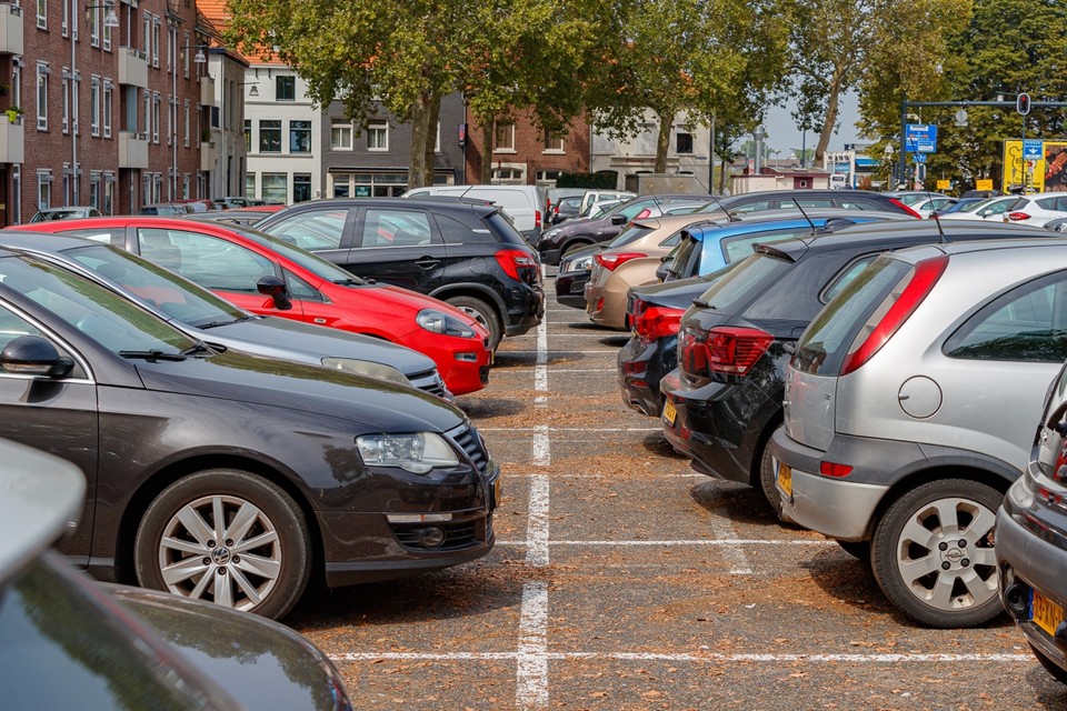 Verhoging van de parkeertarieven staat in de begroting 2020-2024 vermeld als optie om financiële gaten in Roermond te dichten. 