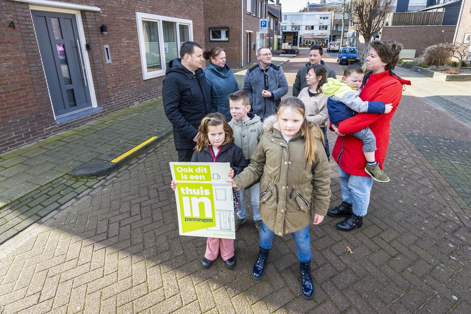Met onder andere een petitie en actieborden voerden diverse bewoners van de Beatrixstraat, Julianastraat en Patersstraat actie tegen de woningsloop.