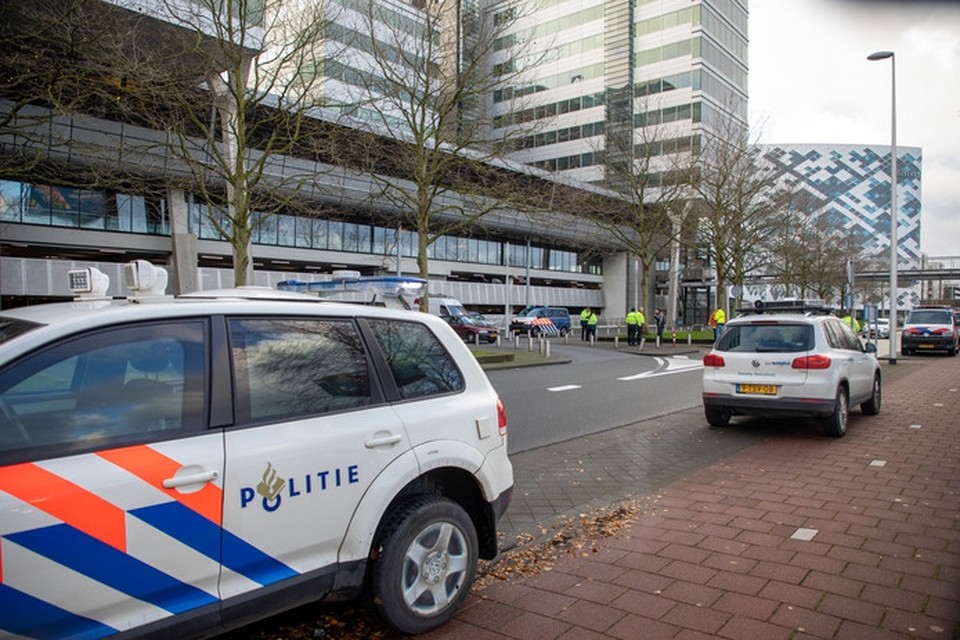 April vorig jaar werd een Eindhovenaar in een auto gesleurd. Uren later ‘zag’een camera op Schiphol die auto voorbij komen. De politie vond hem in de parkeergarage met twee inzittenden. 