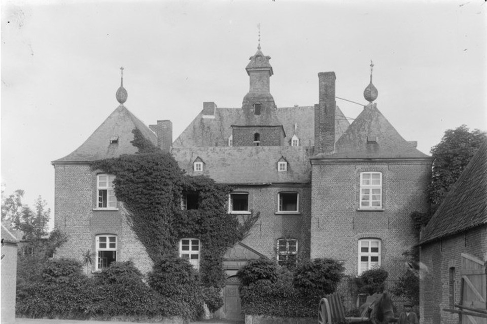 Kasteel Bleijenbeek voor de verwoesting tijdens de bevrijding. 