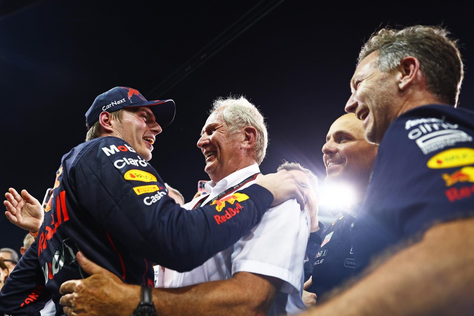 Max Verstappen en Helmut Marko. Rechts Red Bull-teambaas Christian Horner.