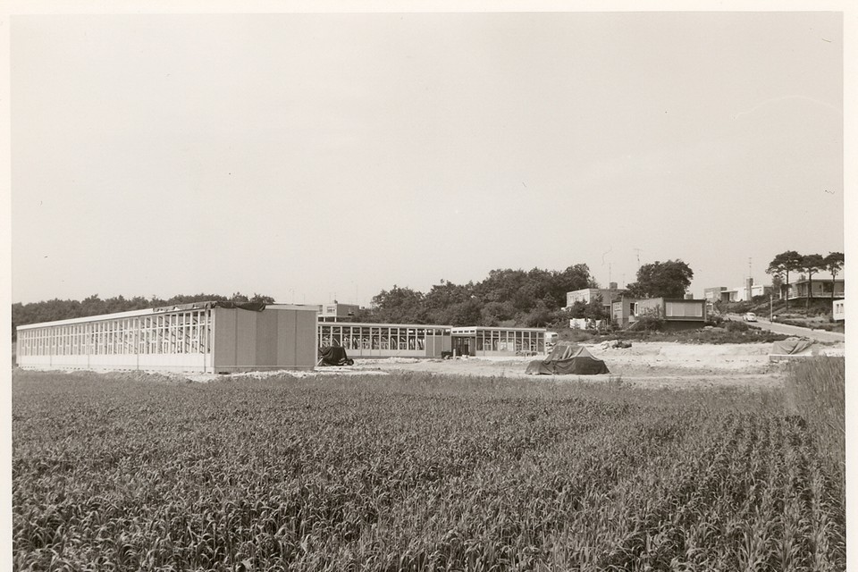 Een impressie van de uitbreiding van het Romboutscollege in 1968 aan de Brederostraat. 