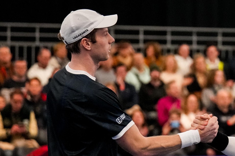 Tallon Griekspoor heeft zich ten koste van Botic van de Zandschulp geplaatst voor de derde ronde van de Australian Open.