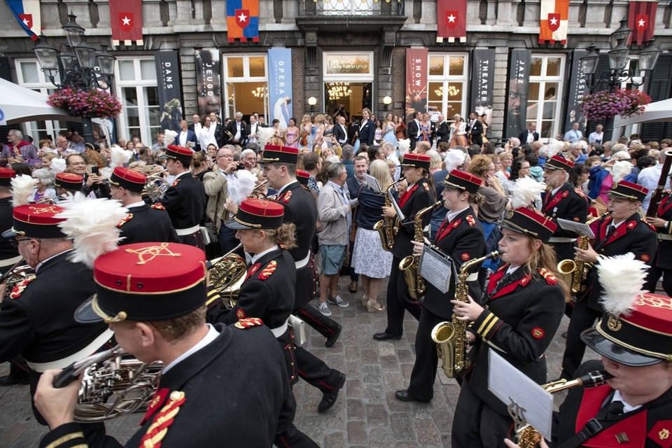 De harmonie uit Eijsden verzorgt sinds 2005 het voorprogramma bij de concerten van André Rieu. 