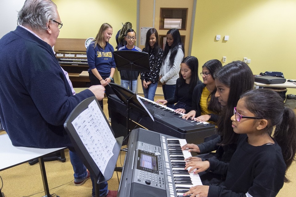Muziekles in 2018 bij muziekschool Artamuse in Geleen, die deze zomer in Sittard-Geleen wordt ontbonden. De gemeente schrapt de jaarlijkse 1,2 miljoen euro subsidie voor de school.