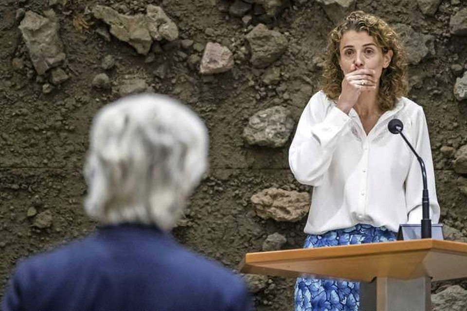Sophie Hermans hapt naar adem na de uithaal van PVV-leider Geert Wilders. 