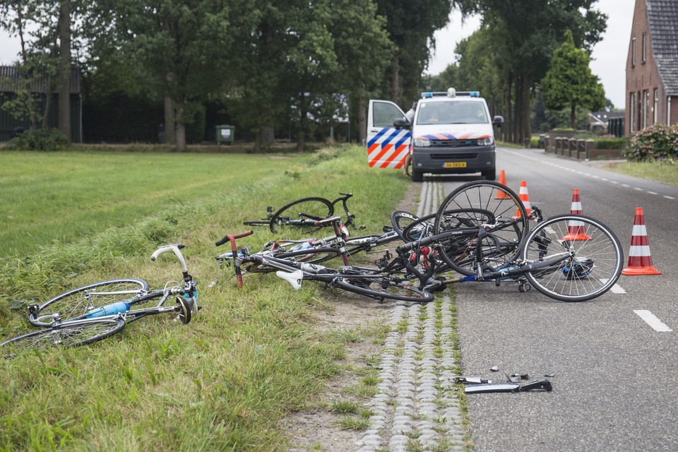 Steeds vaker zijn wielrenners op de weg het slachtoffer van aanrijdingen met voertuigen.   