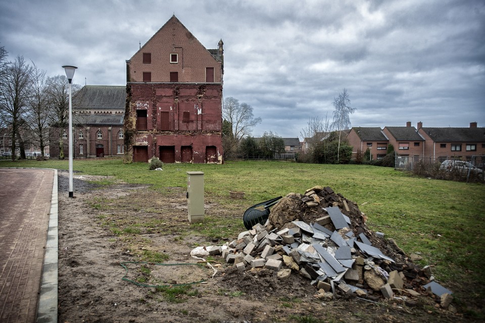 De vervallen vleugel van voormalig klooster Pannesheide in Kerkrade. 