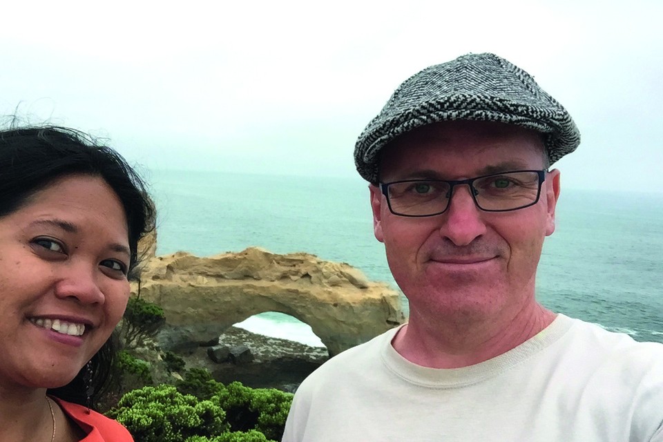 Riccardo Welters woont sinds 2008 in Australië en is getrouwd met Icha: „Icha en ik pauzeren hier voor een selfie tijdens onze trip over de Great Ocean Road, een 243 kilometer lange weg tussen de steden Torquay en Allansford, langs de zuidkust van Australië.” 