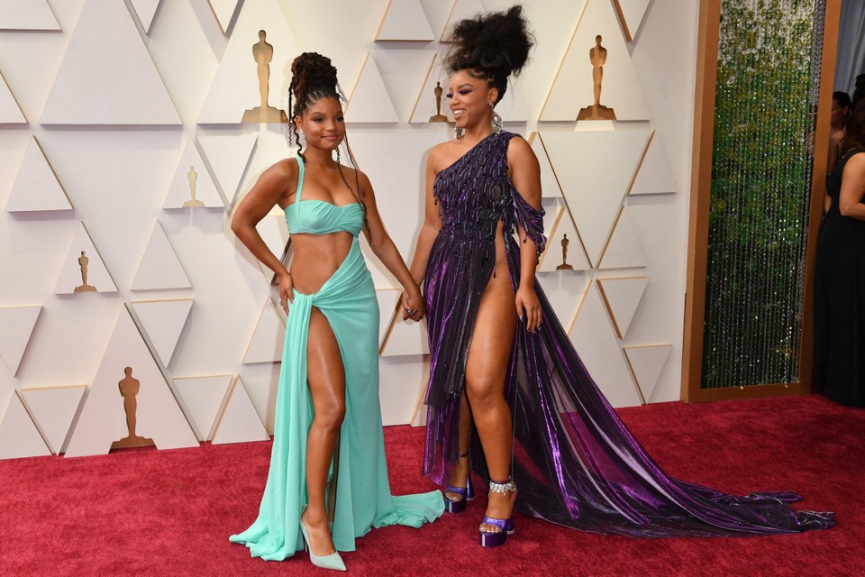 De jurken van Halle (links) en zus Chloe Bailey op de rode loper bij de Oscars lieten weinig aan de verbeelding over. 