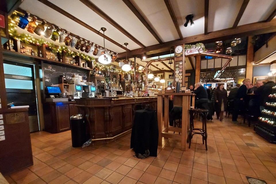 De bar in de Hertog Jan Proeverij in Arcen.