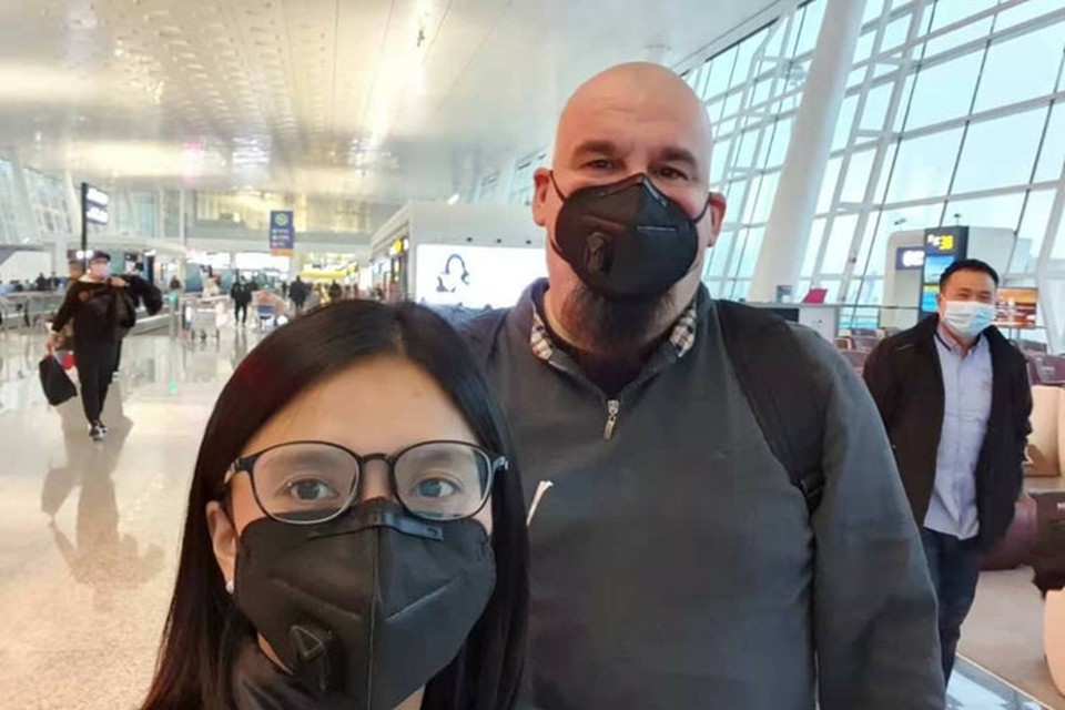 David en Kela Wilmots uit Wuhan konden nog vertrekken voor hun al langer geplande vakantie in Vietnam. 