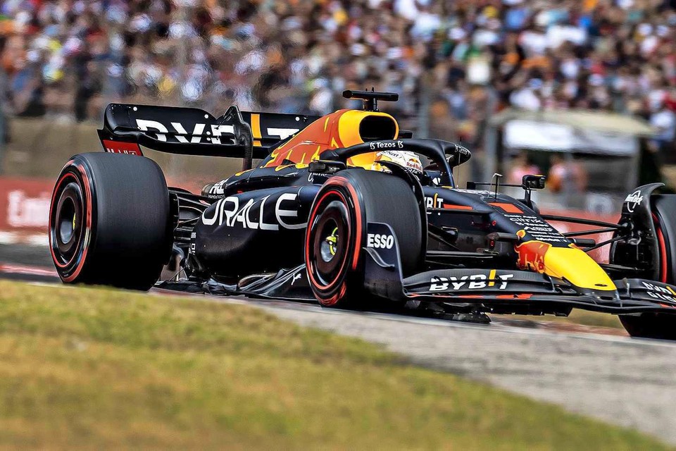 Max Verstappen in actie tijdens de kwalificatie voor de Grand Prix van Hongarije. 
