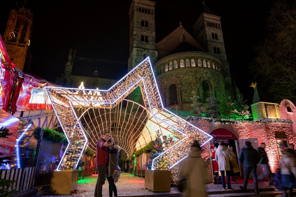 Magisch Maastricht zou volgens sommige fracties in de Maastrichtse gemeenteraad best de hele kerstvakantie mogen duren. 
