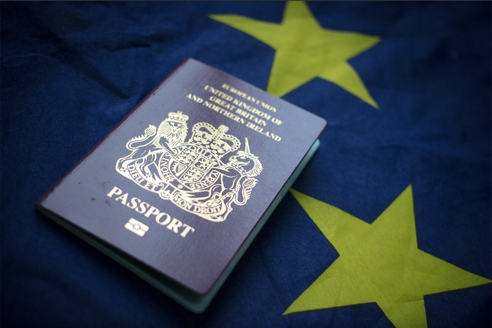 Britten in Nederland staan voor de keuze: behoud ik mijn Britse paspoort of laat ik me naturaliseren tot Nederlander?