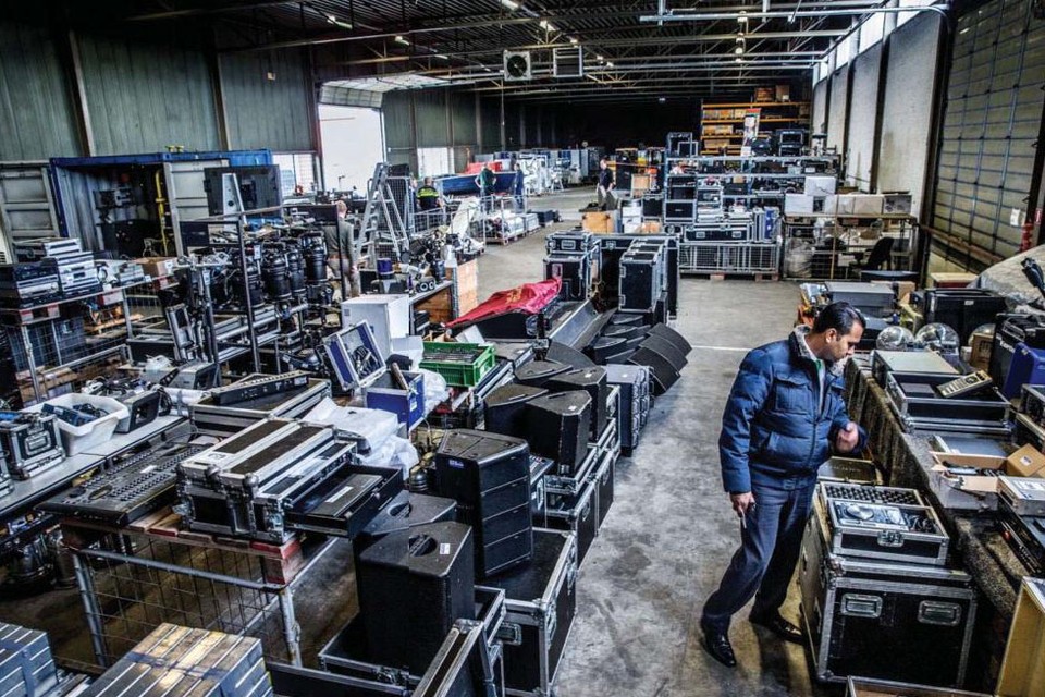 Een overzicht van de hal met audiovisuele apparatuur in Vianen.