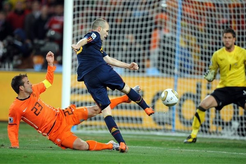 Andres Iniesta beslist de WK-finale tegen Nederland in 2010. 