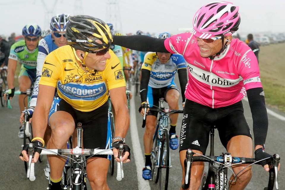 Armstrong (L) en Ullrich in de Tour van 2005.