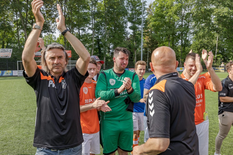 Paul van Putten (links) neemt aan het einde van het seizoen afscheid van KVC Oranje. 